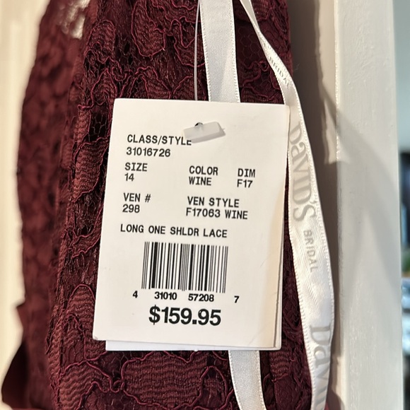 Long one shoulder lace - Picture 5 of 5